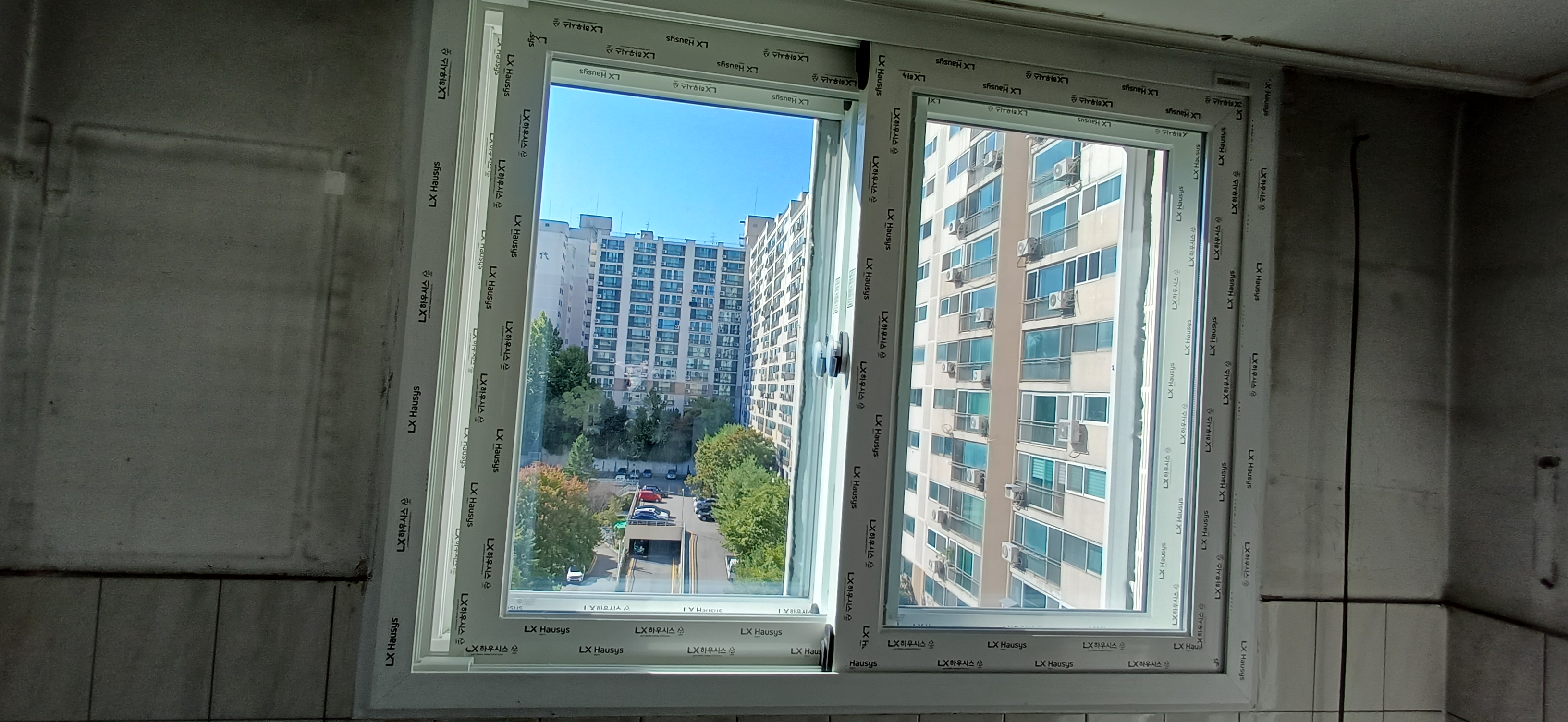 창문 하나 여는 것도 힘들다던 신림현대아파트, 환기가 이렇게 쉬워져도 되나요? 대표 사진